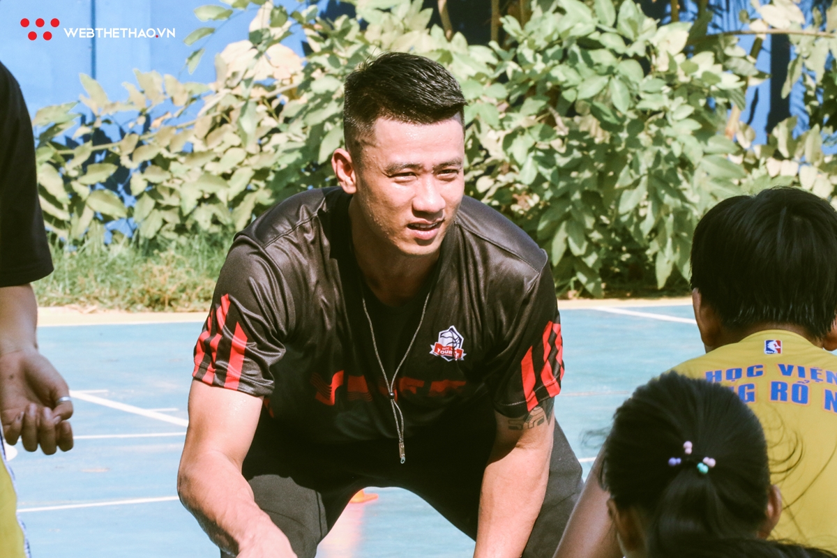 Huyền thoại bóng rổ Chong Paul cùng Học viện YourLife hăng say truyền lửa cho thế hệ mới
